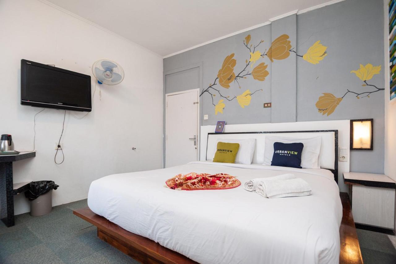 Urbanview Hotel Ananda Syariah By Reddoorz Букиттинги Экстерьер фото